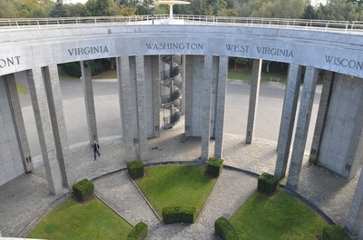 Pomnik na wzgórzu Mardasson w Bastogne. Belgia. 