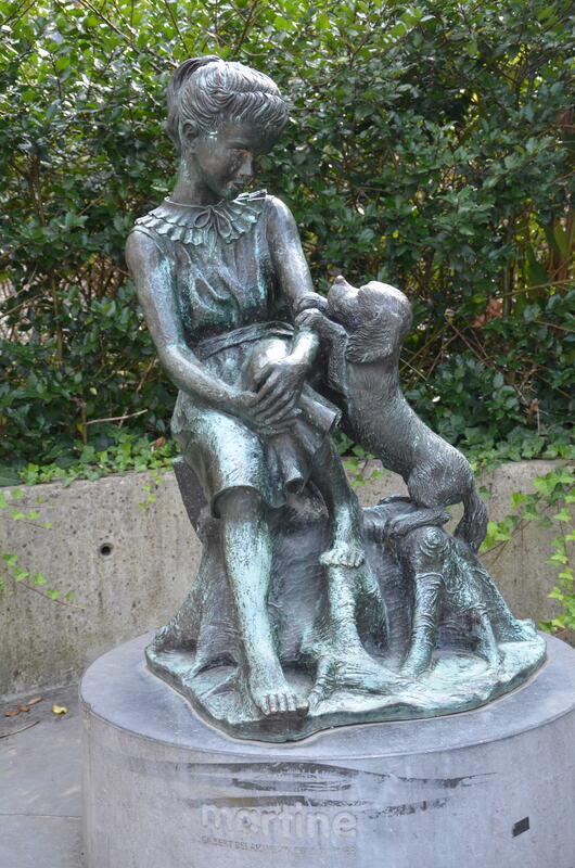 Monument to Martine with a dog, character from the comic book, popular in Belgium. Tournai. Belgium.
Pomnik popularnej w Belgii postaci z komiksu Martynki z psem. Tournai. Belgia. 
