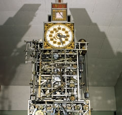 Zegar astronomiczny, który stworzył Kamiel Festraets. MIasto Sint-Truiden w Belgii.